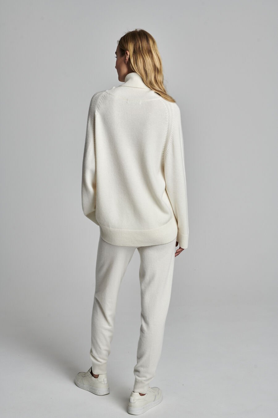 Oversized cashmere sweater with high collar image number 8
