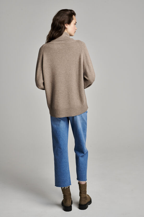 Oversized cashmere trui met hoge kraag image number 3