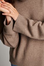 Oversized cashmere trui met hoge kraag image number 3