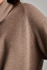 Oversized cashmere trui met hoge kraag image number 4