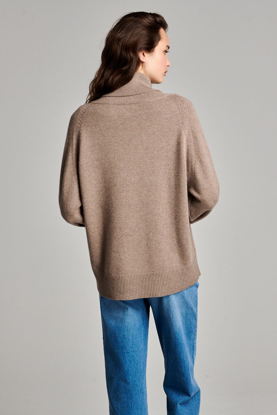 Oversized cashmere trui met hoge kraag image number 5