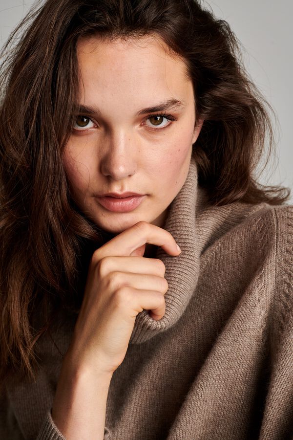 Oversized cashmere sweater with high collar image number 6