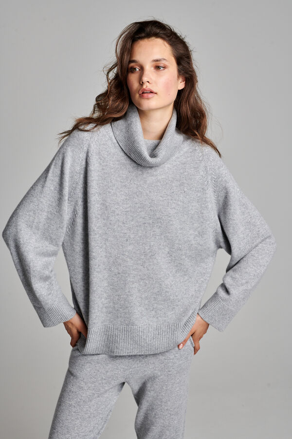 Oversized cashmere sweater with high collar image number 2