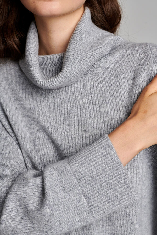 Oversized cashmere sweater with high collar image number 3