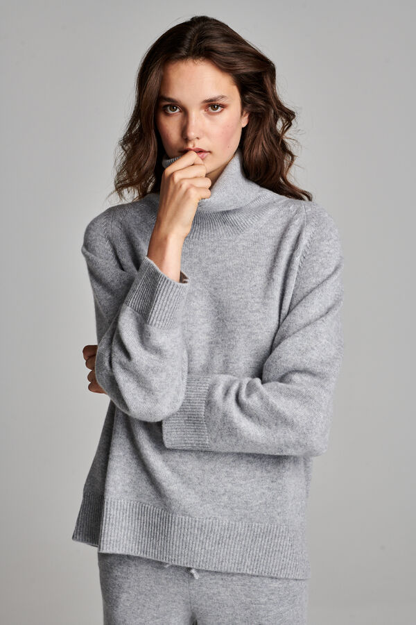 Oversized cashmere sweater with high collar image number 5