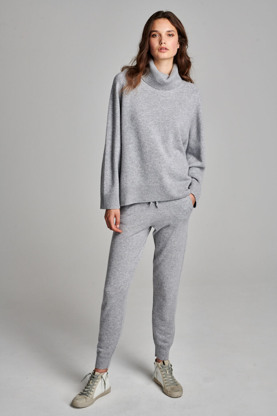 Oversized cashmere trui met hoge kraag image number 6