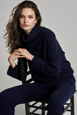 Oversized cashmere trui met hoge kraag image number 0