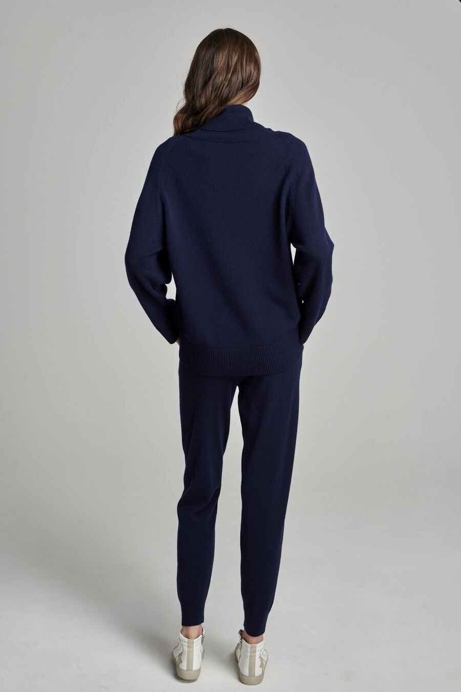 Oversized cashmere trui met hoge kraag image number 4