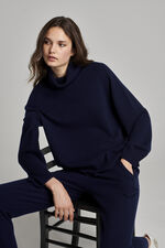 Oversized cashmere trui met hoge kraag image number 5