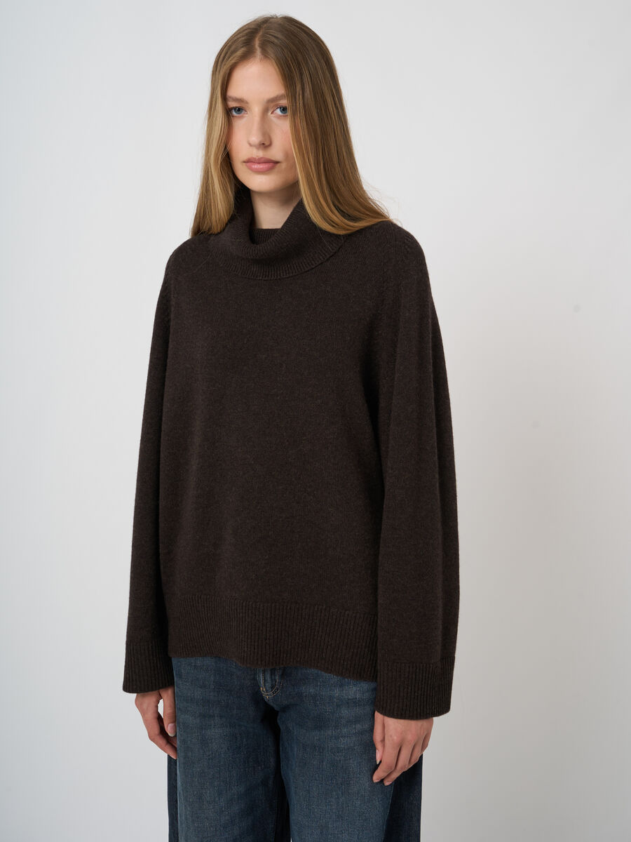 Oversized cashmere trui met hoge kraag image number 0