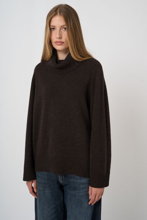 Oversized cashmere trui met hoge kraag