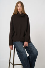 Oversized cashmere trui met hoge kraag image number 3