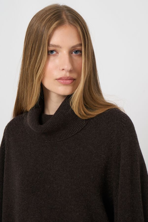 Oversized cashmere sweater with high collar image number 5