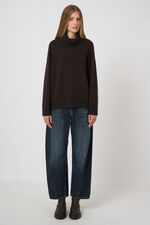 Oversized cashmere trui met hoge kraag image number 6