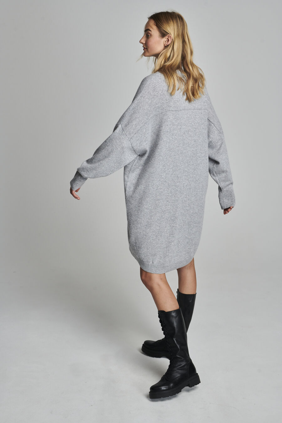 Cashmere jurk met opstaande kraag image number 10