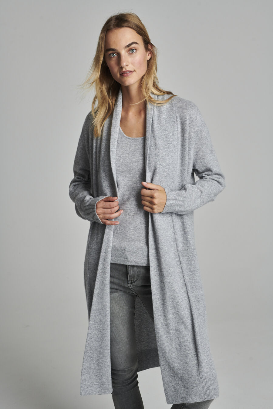 Lang open cashmere vest met zakken image number 3