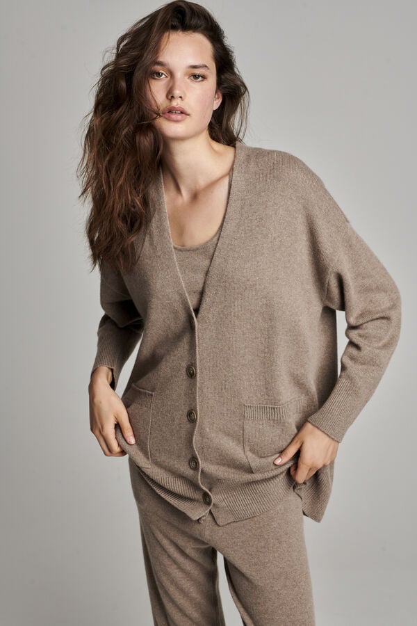 Buttoned loose fit cashmere cardigan image number 2
