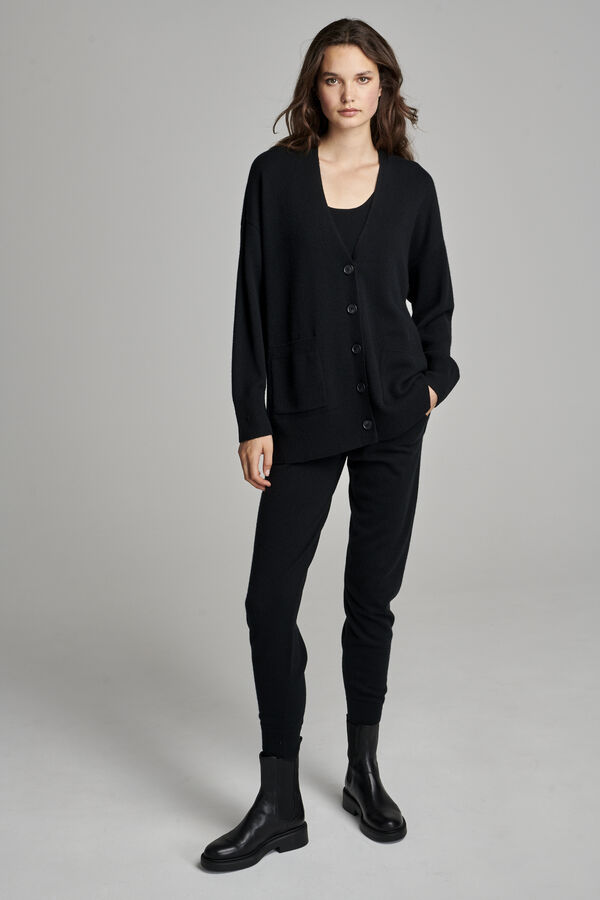 Cardigan ample boutonne en cachemire image number 4