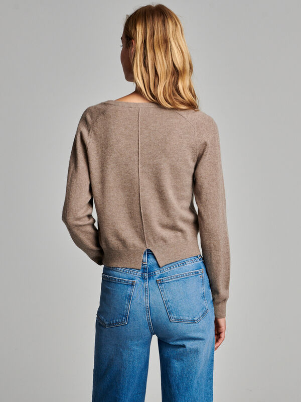 Round neck cashmere cardigan