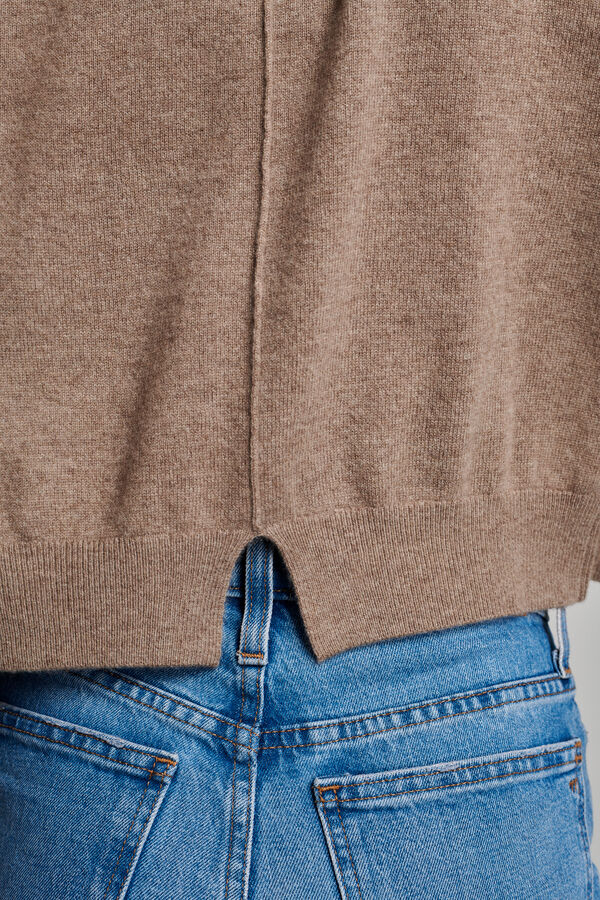 Round neck cashmere cardigan image number 6