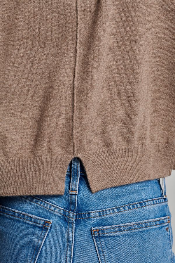Round neck cashmere cardigan image number 6