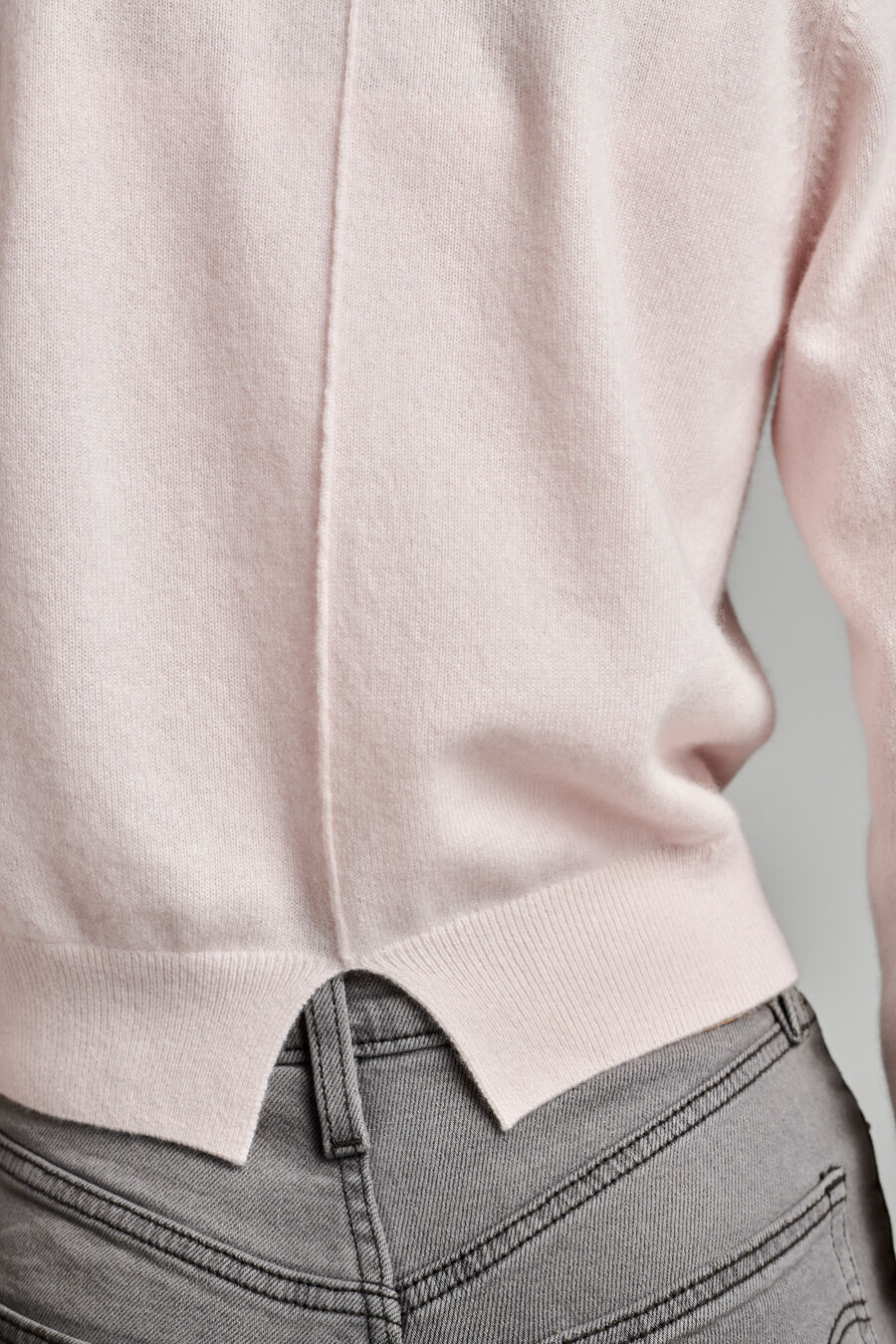 Round neck cashmere cardigan image number 6