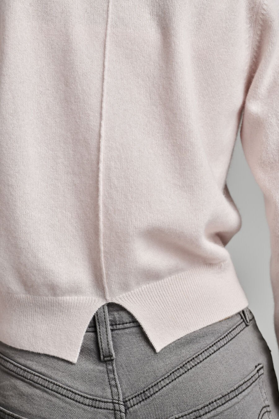 Round neck cashmere cardigan image number 4