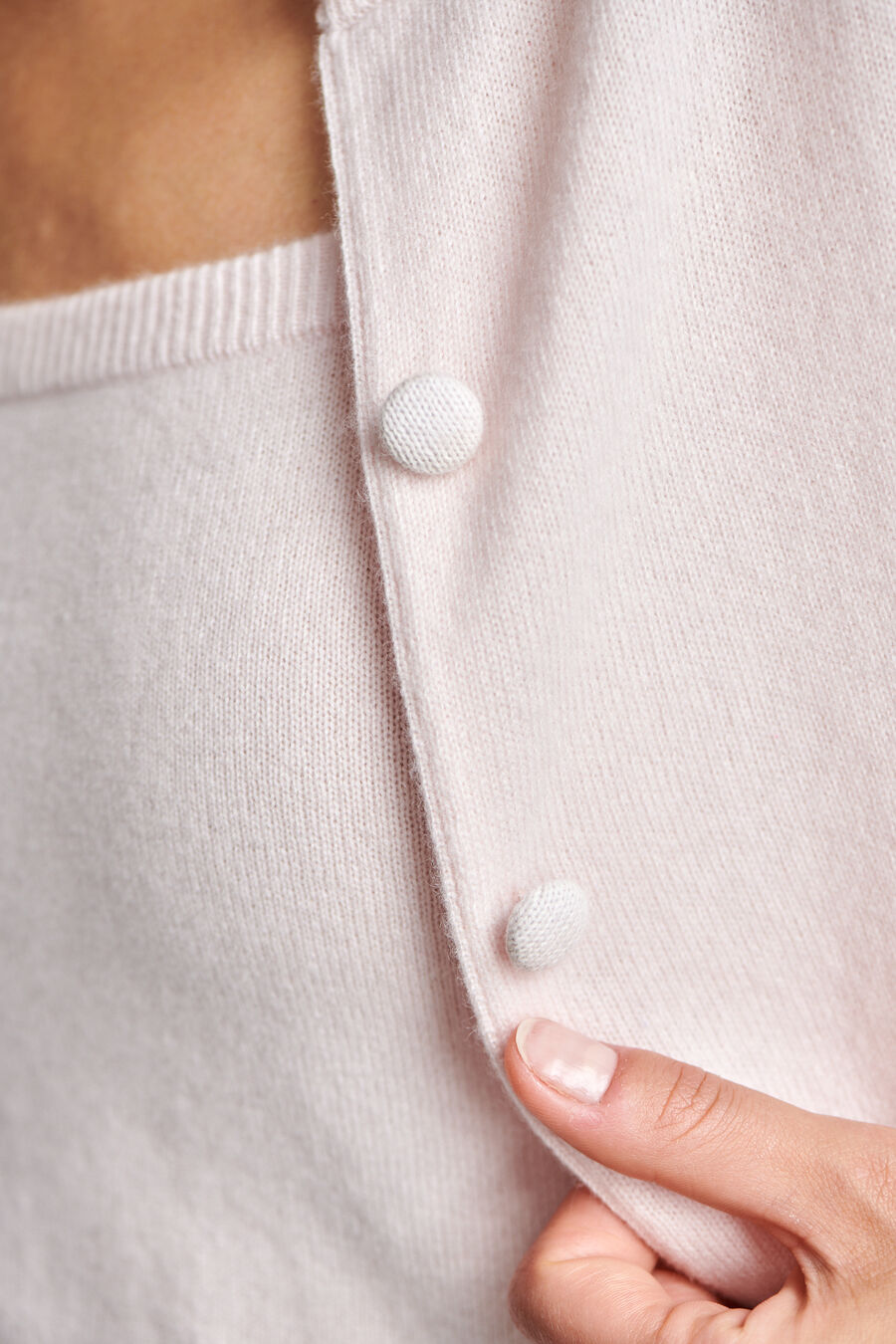 Round neck cashmere cardigan image number 8