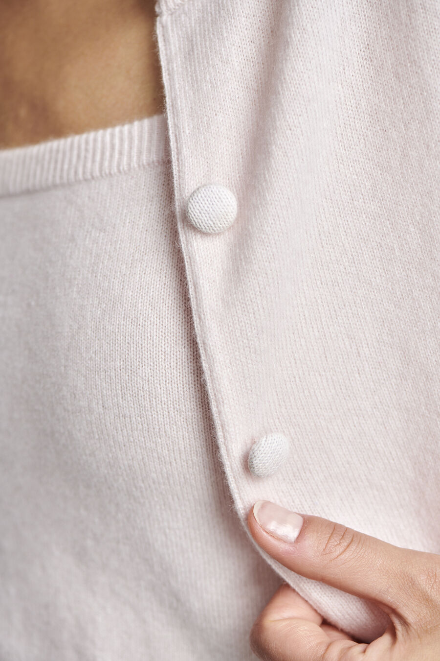 Round neck cashmere cardigan image number 7