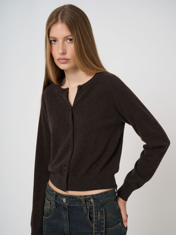 Round neck cashmere cardigan