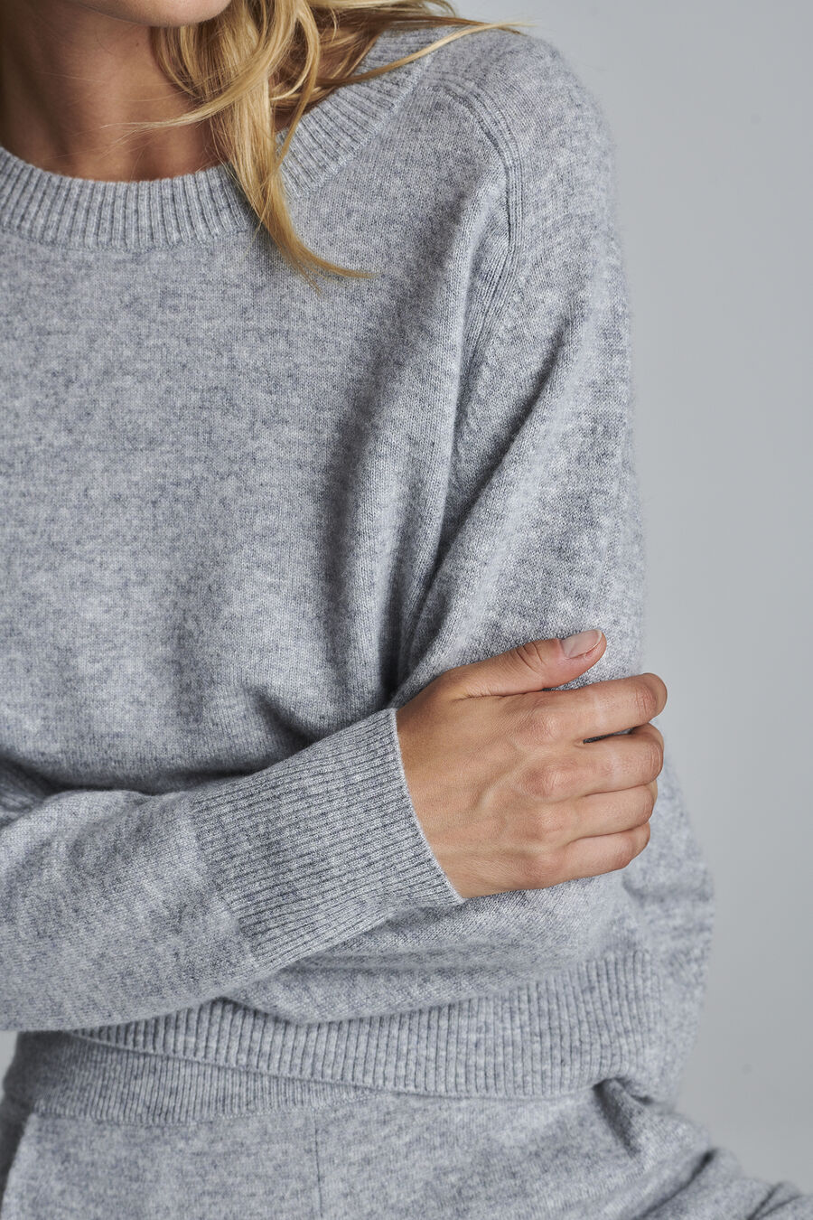 Übergrößer Kaschmirpullover mit Rundhalsausschnitt image number 4
