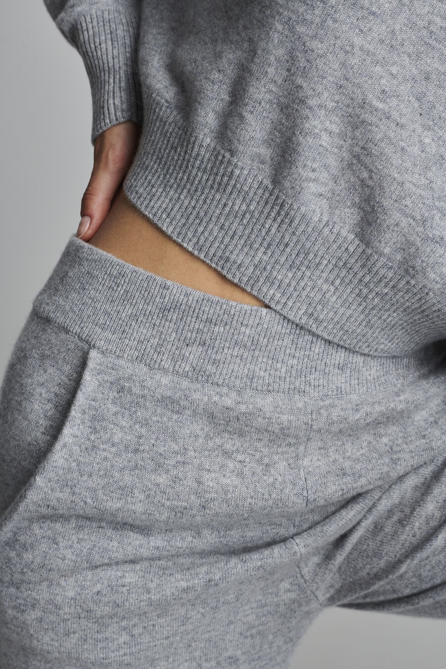 Übergrößer Kaschmirpullover mit Rundhalsausschnitt image number 6