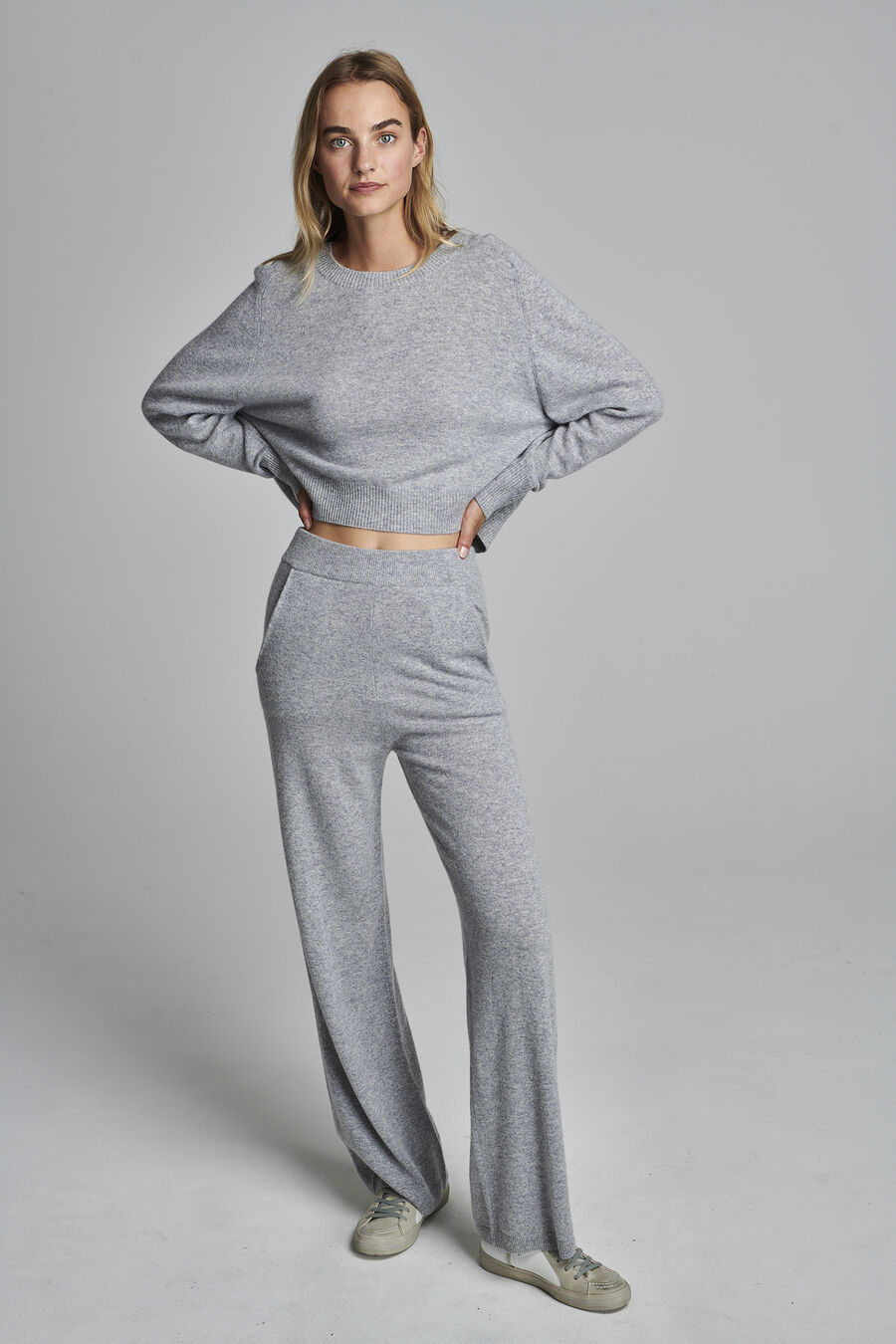 Übergrößer Kaschmirpullover mit Rundhalsausschnitt image number 8