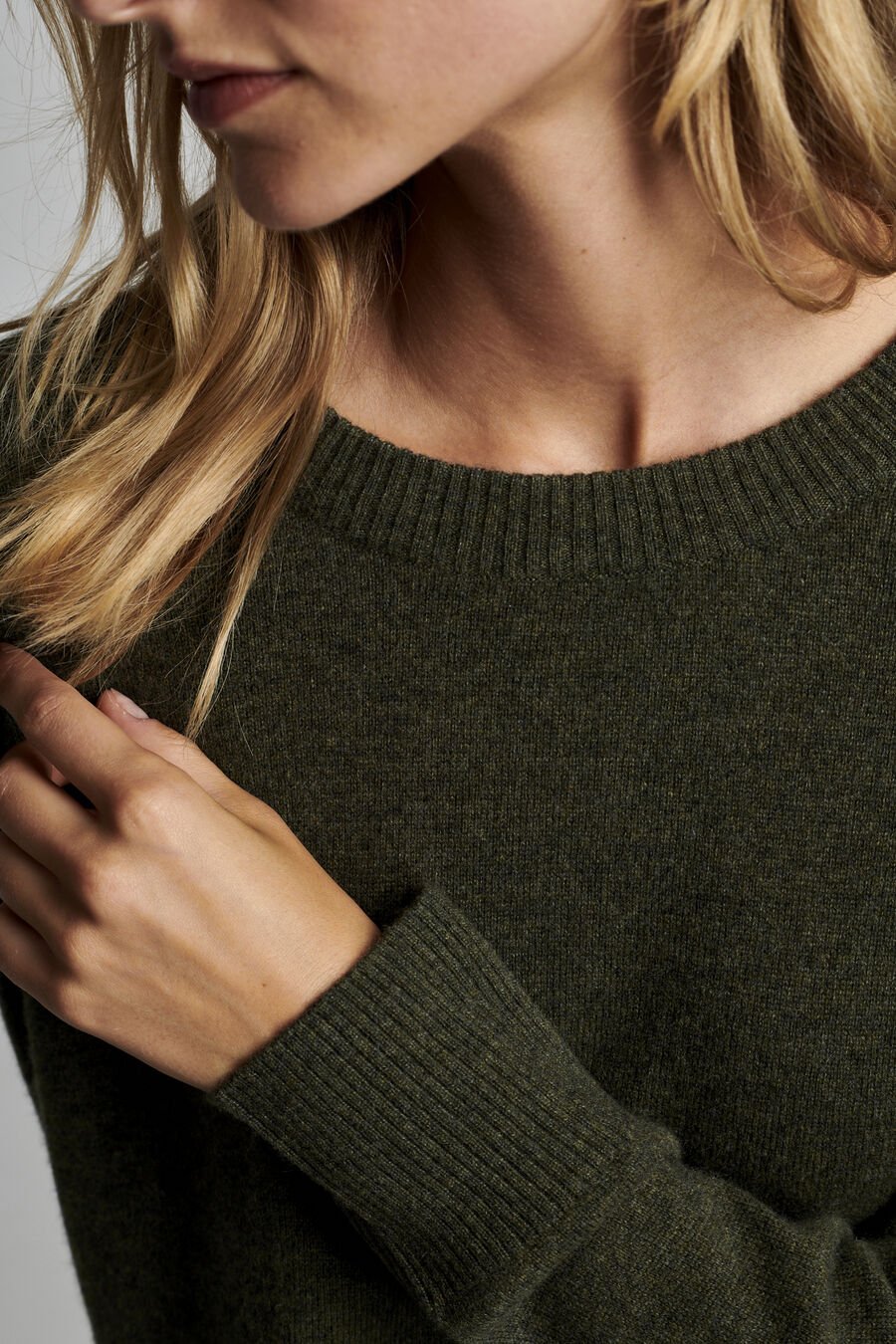 Oversized cashmere trui met ronde hals image number 4