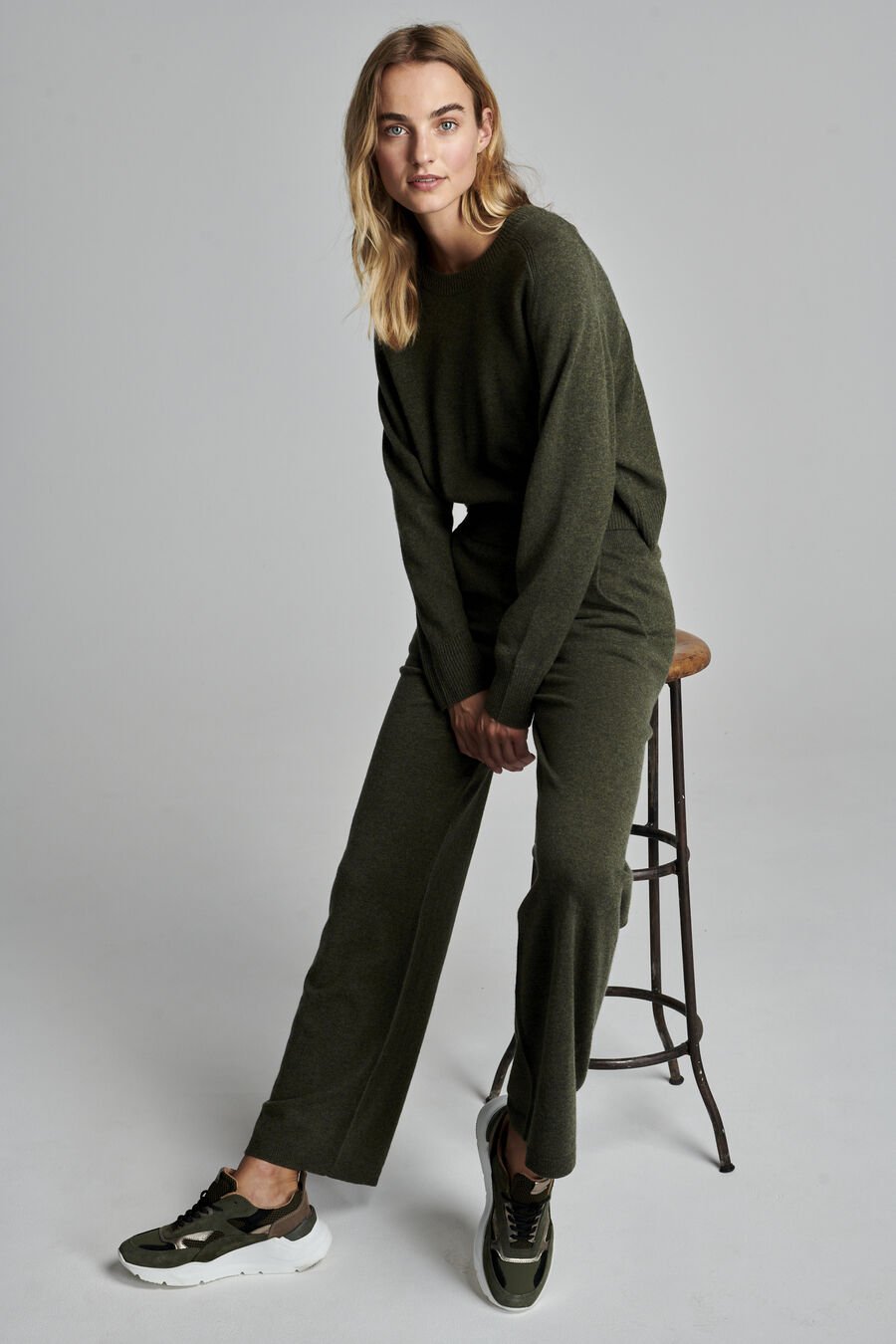Oversized cashmere trui met ronde hals image number 7