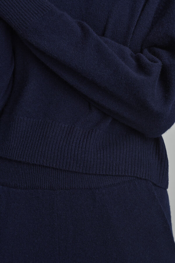 Oversized round neck cashmere sweater image number 4