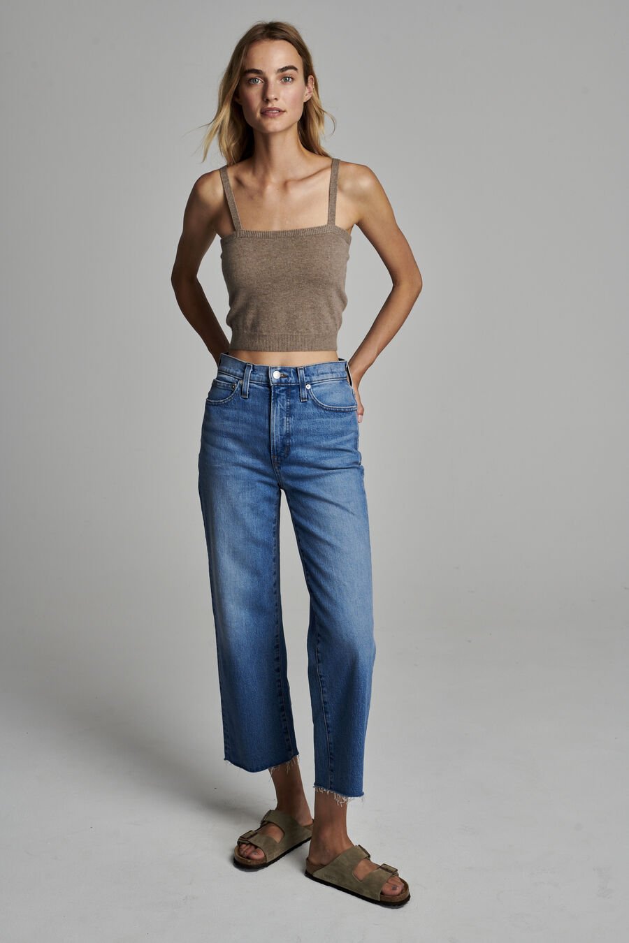 Haut court à bretelles fines en cachemire biologique image number 9