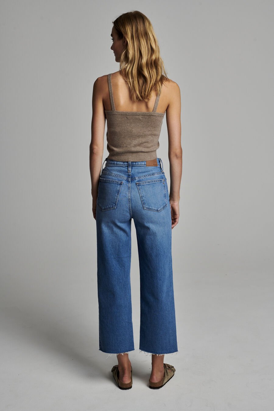 Haut court à bretelles fines en cachemire biologique image number 6