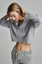 Cropped cashmere sweater with deep V-neck image number 4