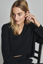 Cropped cashmere sweater with deep V-neck image number 5