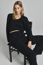 Cropped cashmere sweater with deep V-neck image number 6