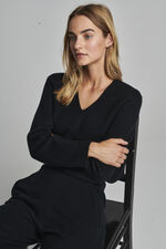 Cropped cashmere sweater with deep V-neck image number 8