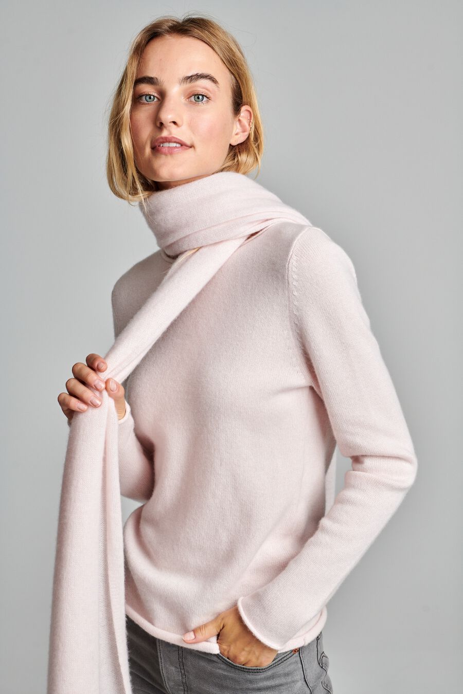 Cashmere scarf image number 3