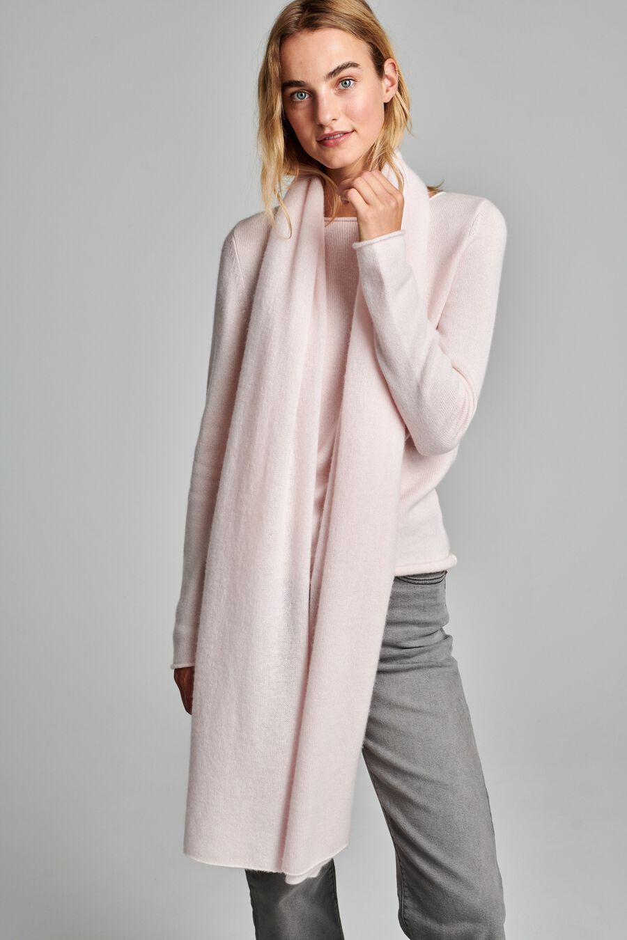 Cashmere scarf image number 5