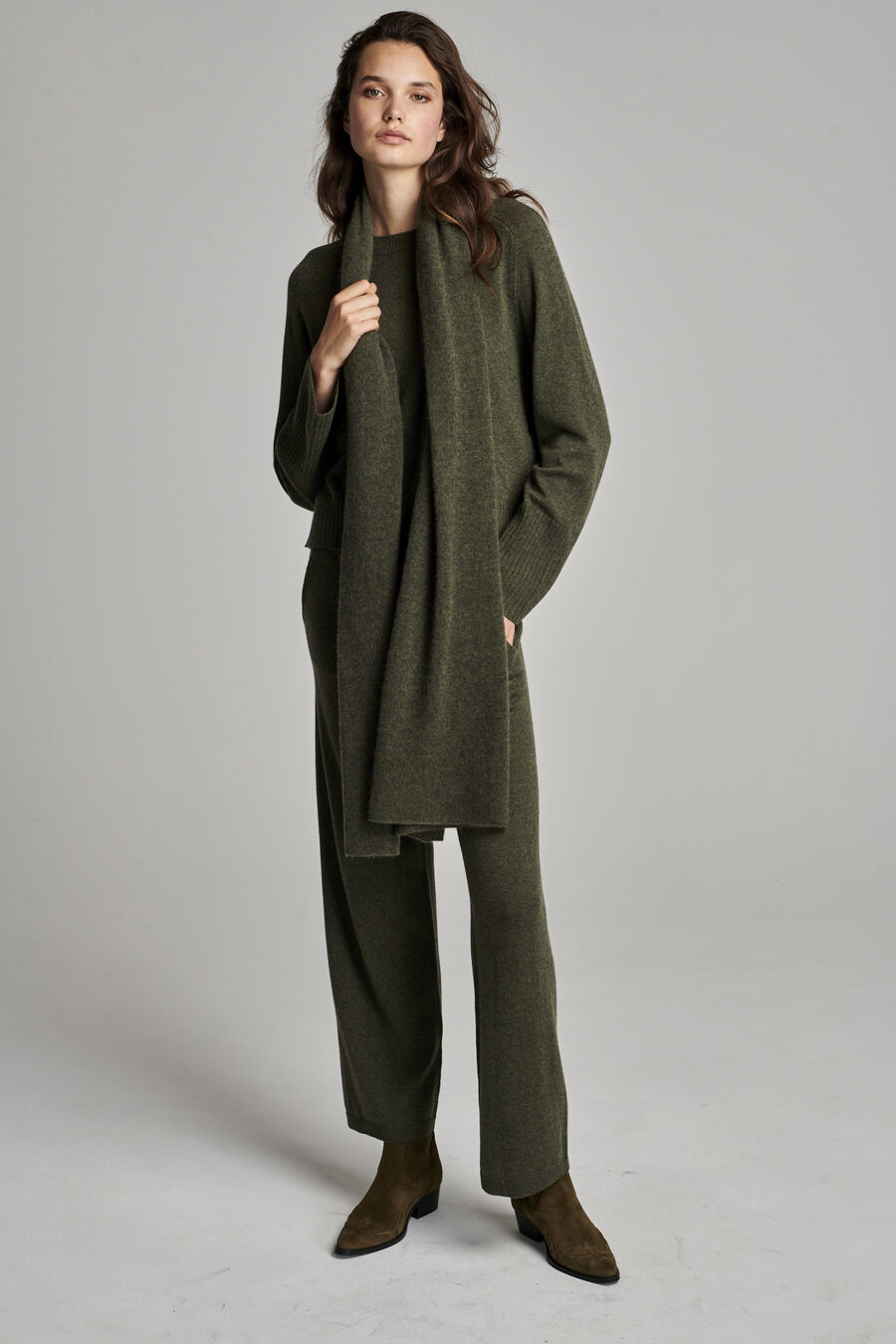 Cashmere scarf image number 5