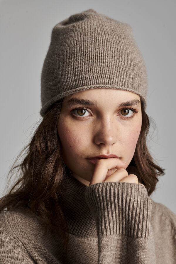 Cashmere beanie image number 2
