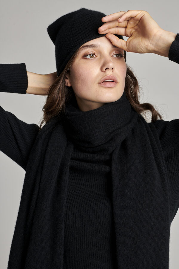 Cashmere beanie image number 30