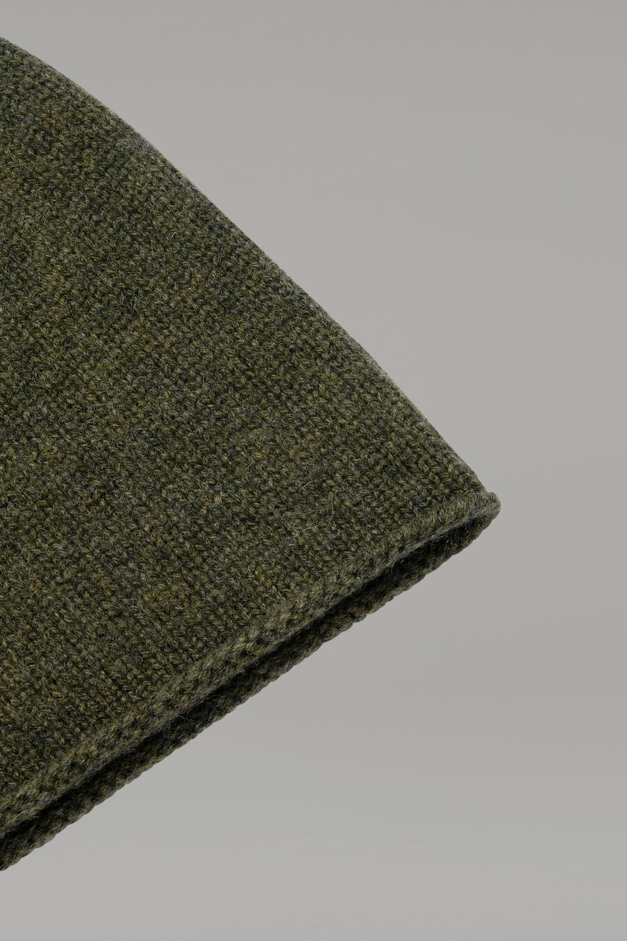 Cashmere beanie image number 4