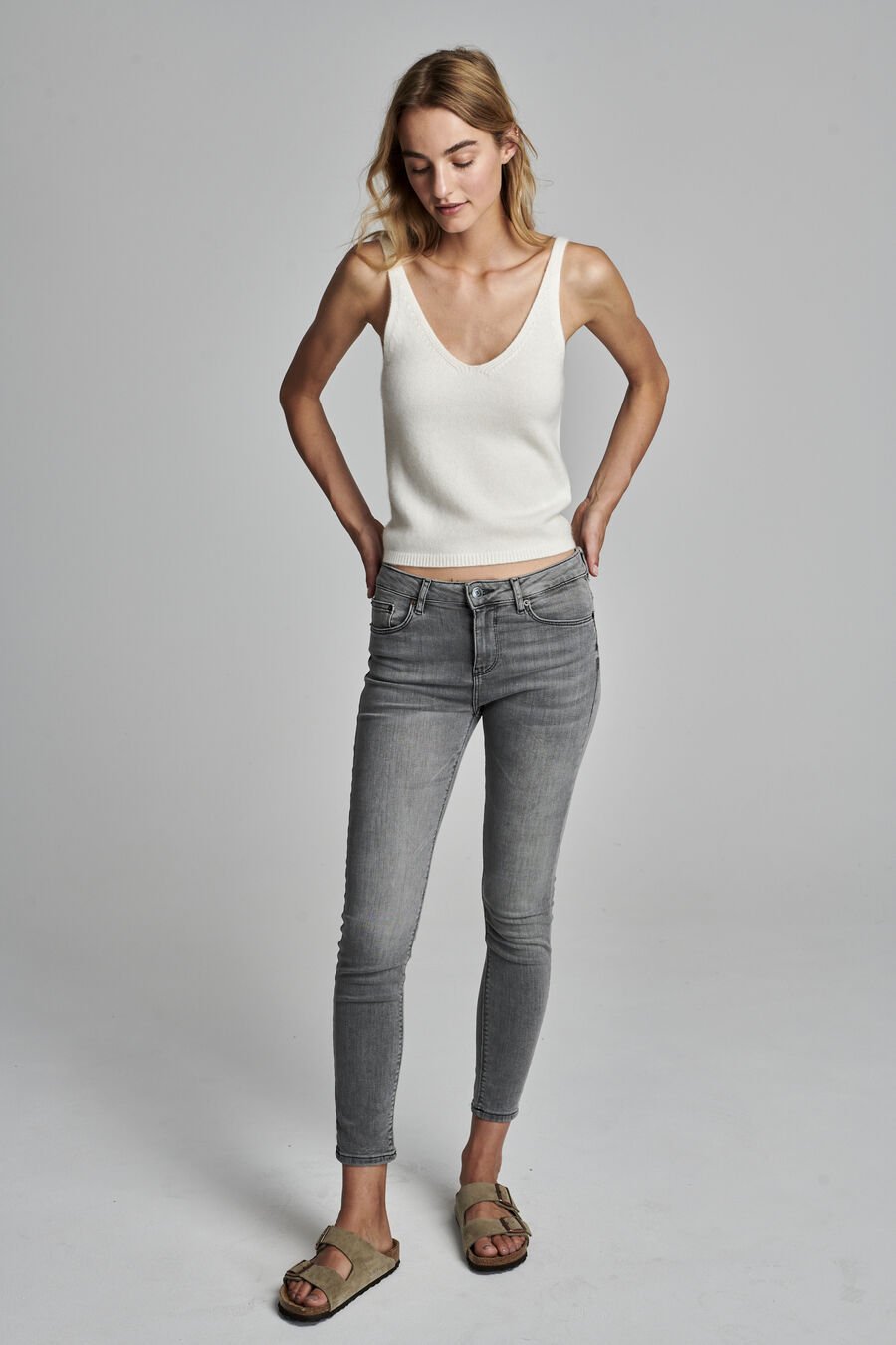 Gebreide top met diepe V-hals van biologisch cashmere image number 2