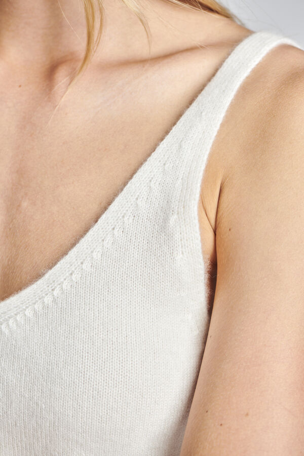 Organic cashmere V-neck top image number 6